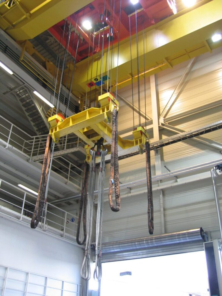 Traverse, Rahmentraverse, Teleskoptraverse, Sondertraverse, Hebetraverse, Balkentraverse, H-Traverse, Hebetraverse, Rohrtraverse, Lasttraverse. Langhakentraverse, Wendetraverse, Lastaufnahmemittel