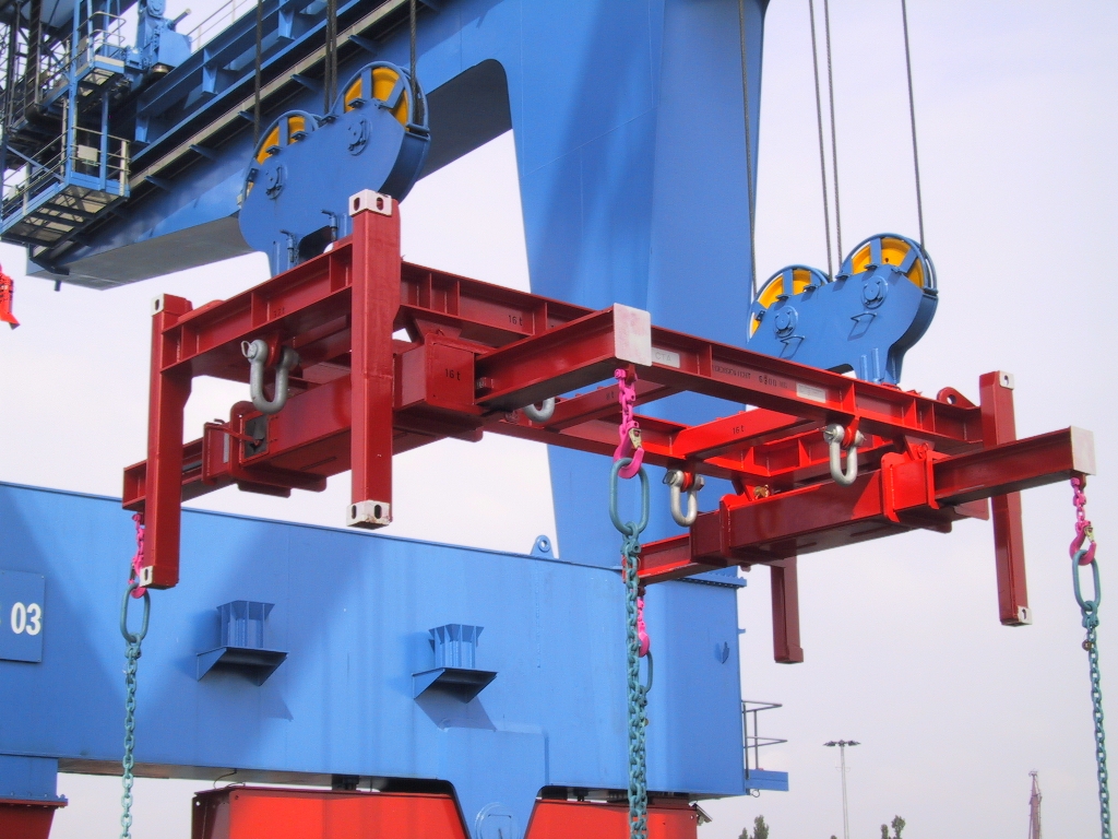 Traverse, Rahmentraverse, Teleskoptraverse, Sondertraverse, Hebetraverse, Balkentraverse, H-Traverse, Hebetraverse, Rohrtraverse, Lasttraverse. Langhakentraverse, Wendetraverse, Lastaufnahmemittel, Spreadertraverse