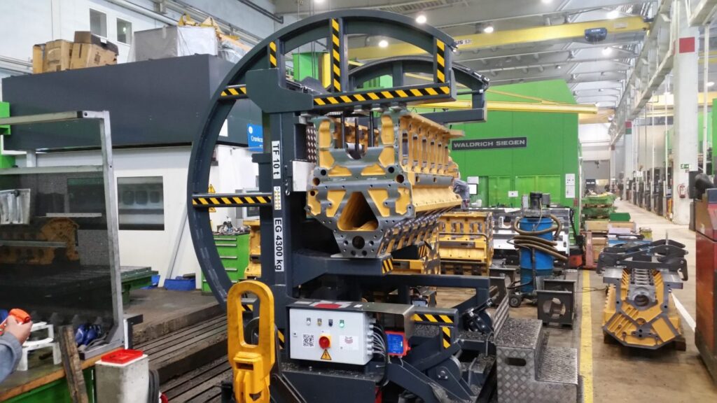 Kipptisch, Wendeeinrichtung, Wendetisch, Platinenwendetisch, Coilwendeinrichtung, Rundling-Wendeeinrichtung, Wendegerät, Werkzeugwender, Lastaufnahmemittel