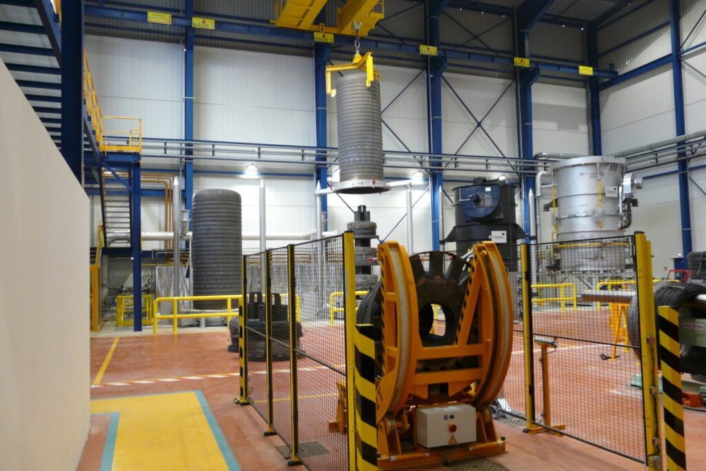 Kipptisch, Wendeeinrichtung, Wendetisch, Platinenwendetisch, Coilwendeinrichtung, Rundling-Wendeeinrichtung, Wendegerät, Werkzeugwender, Lastaufnahmemittel