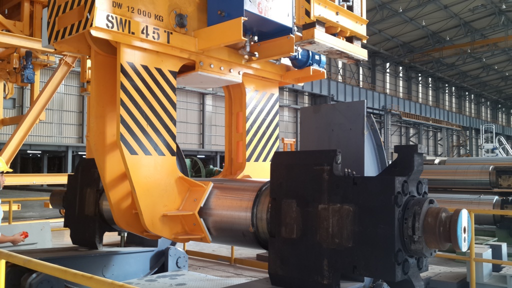 Roll grab, roll lifting grab, roller tongs, roll lifting tongs, cylinder roll tong, rolling mill cylinder tongs, working roller tongs, back-up roller tongs, support roller tongs, Lifting & Handling Equipment, LOAD HANDLING DEVICES