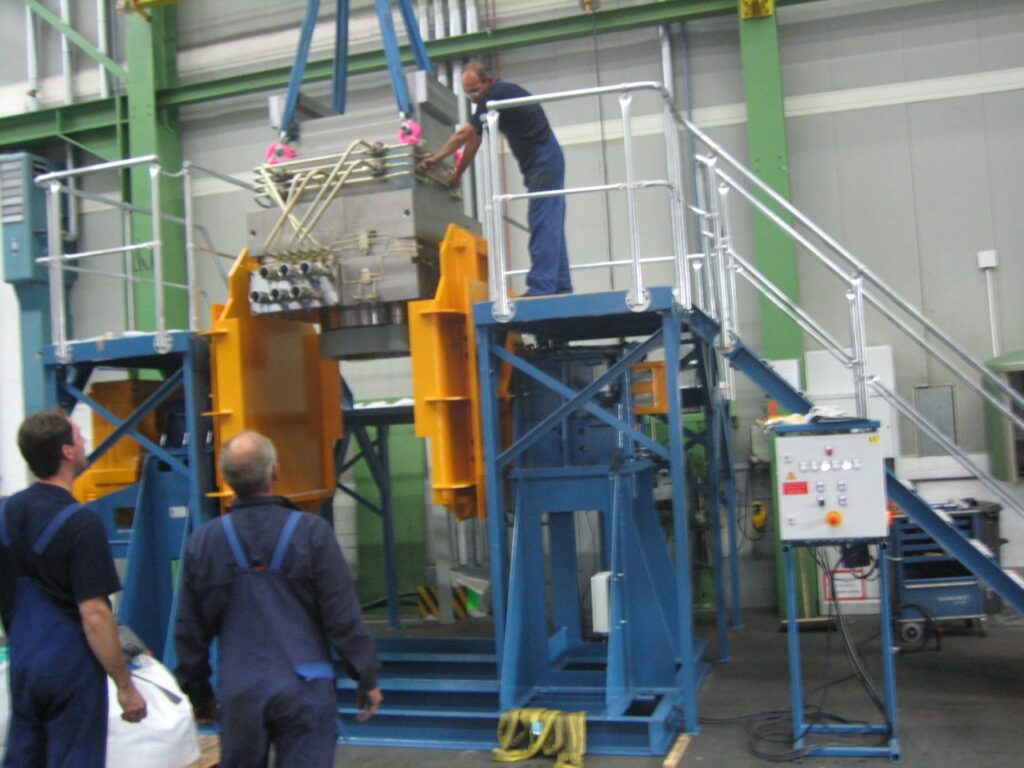 Kipptisch, Wendeeinrichtung, Wendetisch, Platinenwendetisch, Coilwendeinichtung, Rundling-Wendeeinrichtung, Wendegerät, Werkzeugwender, Lastaufnahmemittel