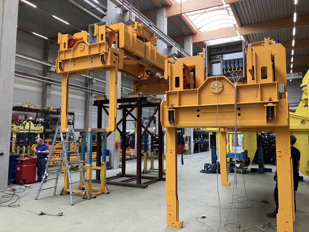 Werkzeuggreifer, Presswerkzeuggreifer, Werkzeugzange, Presswerkzeugzange, Werkzeugzange, Lastaufnahmemittel, Presswerk